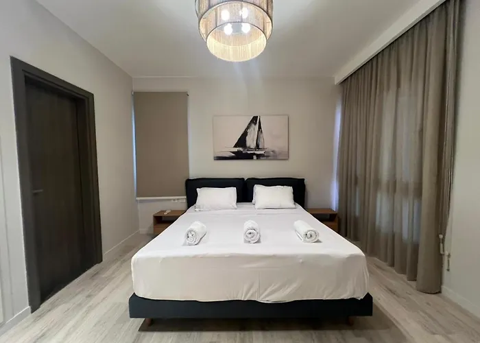 Ancient Hill 3br Roof & Private Plunge Pool Apartment