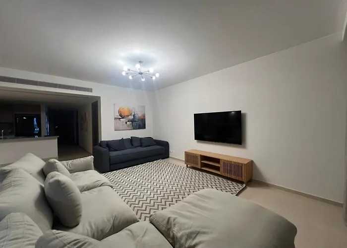 Ancient Hill 3br Roof & Private Plunge Pool Apartment *